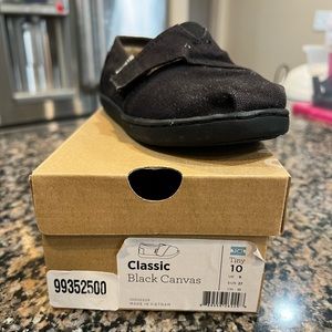 Kids size 10 Toms
